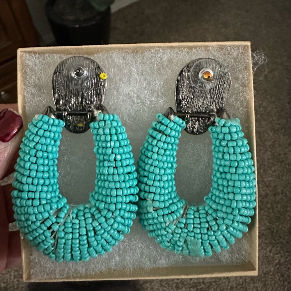 Vintage Beaded Earrings - Picture 6 of 8